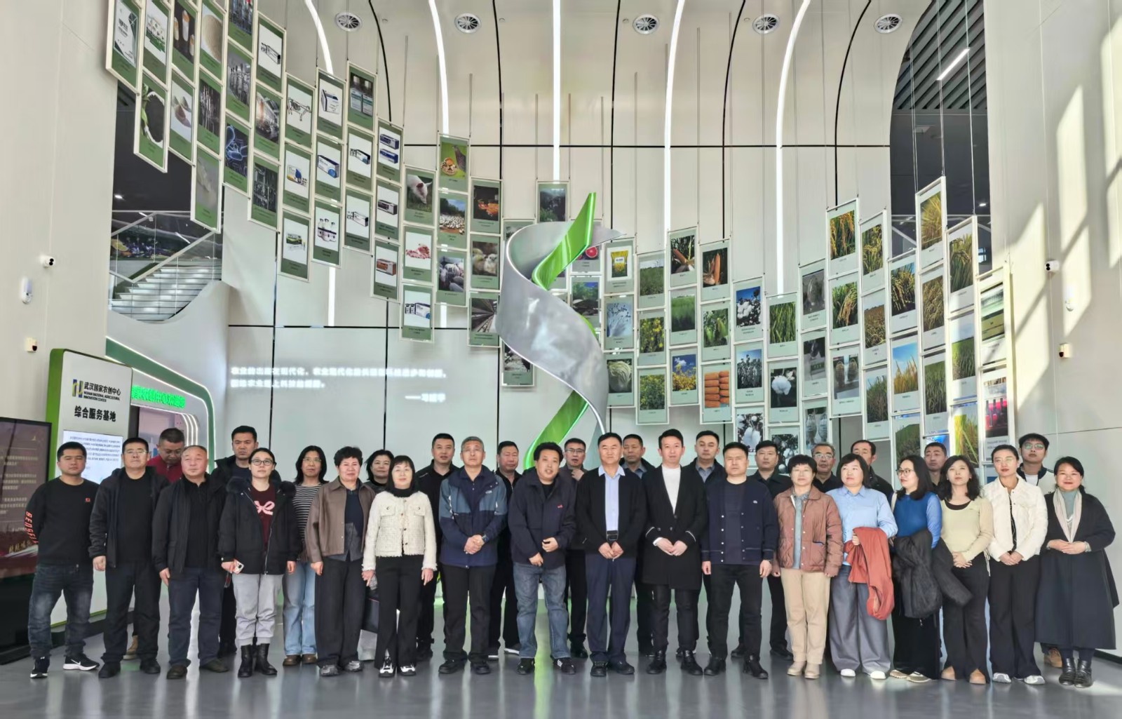 巴彦淖尔市农科所赴湖北参加种业高质量发展学习考察